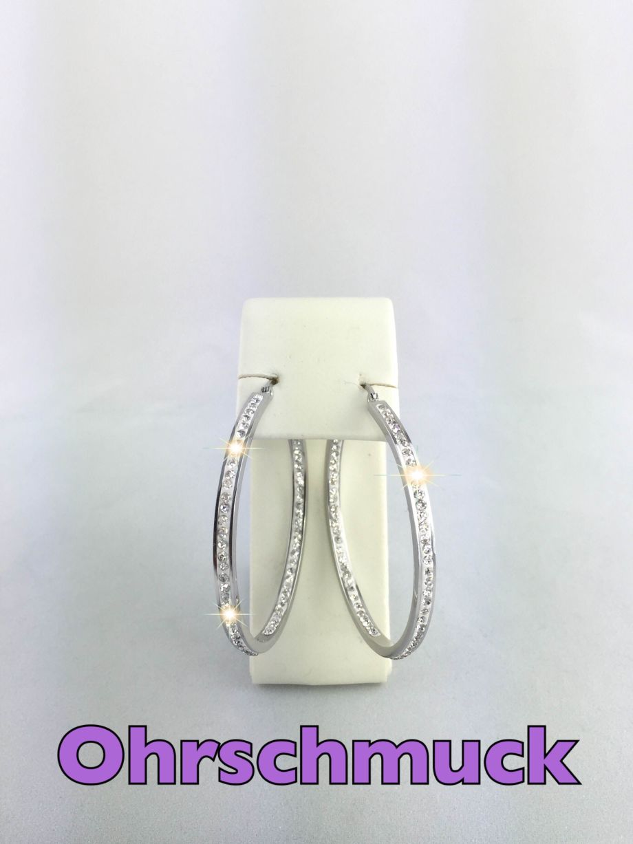 Ohrschmuck in verschiedenen Designs und Materialien